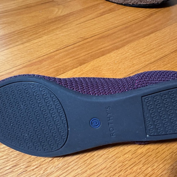 🎉HP🎉EUC-Rothy's- Women- The Point in retired berry lattice color. Size 7 - Picture 4 of 11